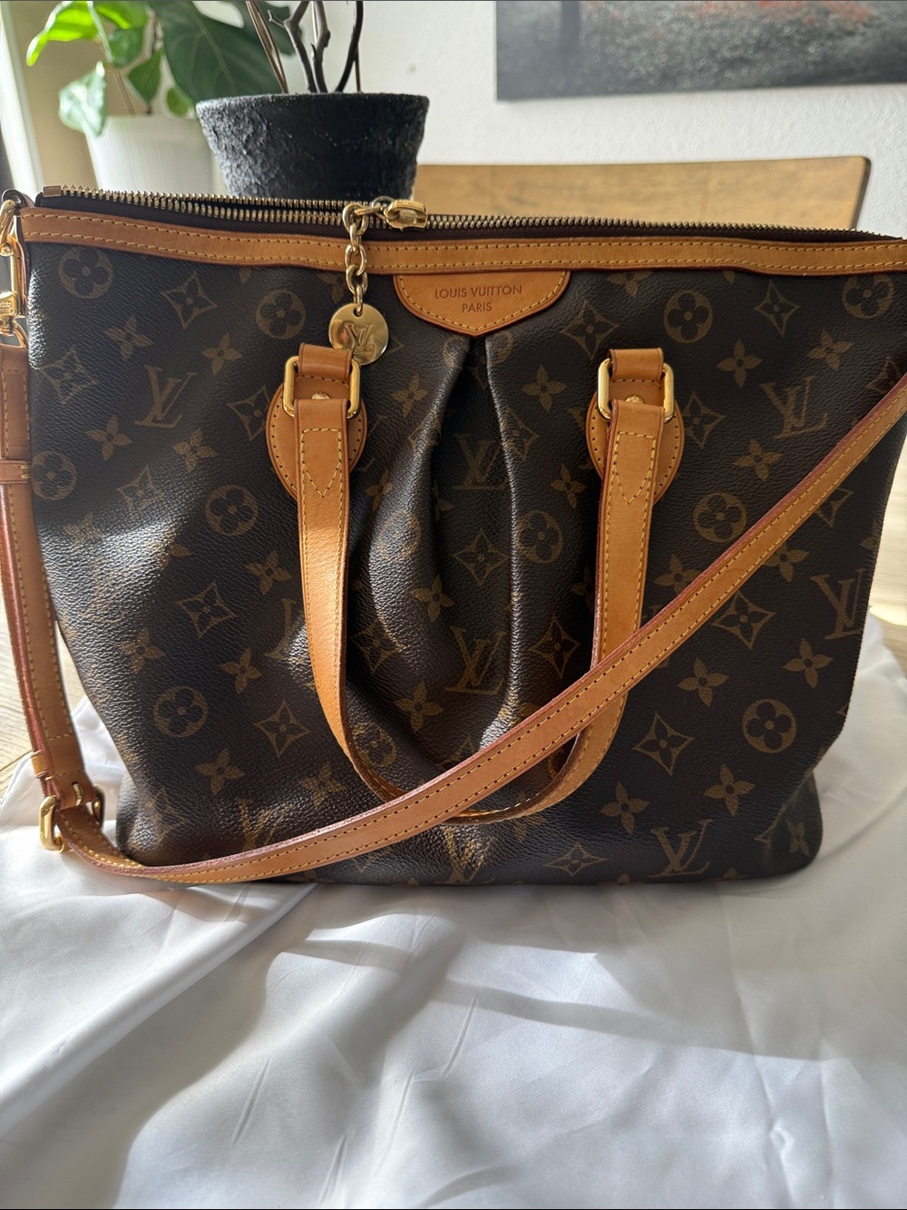 Louis Vuitton GM Palermo preloved. Great condition. With strap.